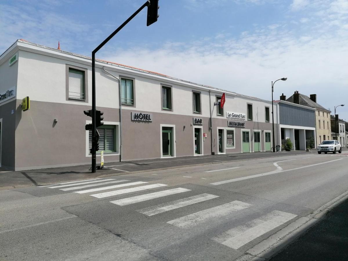 Logis Hotel Restaurant Le Grand Turc LʼOie Exterior foto