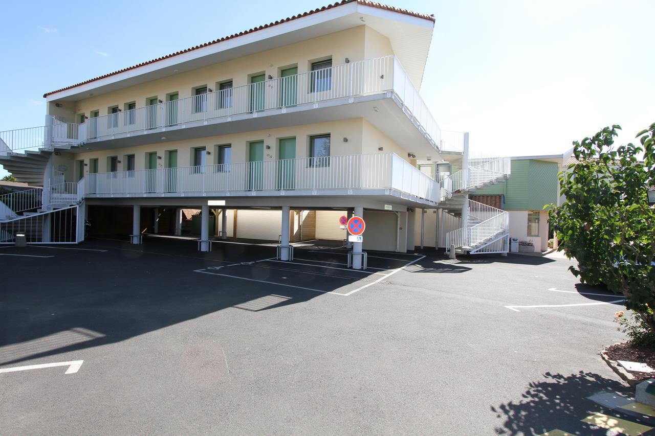 Logis Hotel Restaurant Le Grand Turc LʼOie Exterior foto