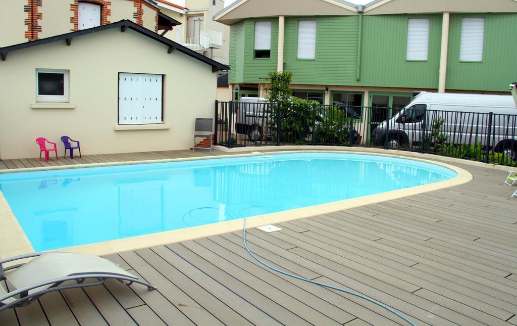 Logis Hotel Restaurant Le Grand Turc LʼOie Exterior foto